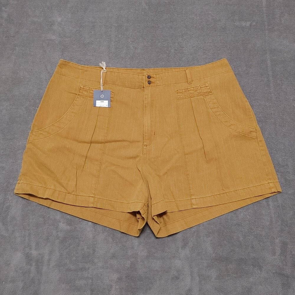 NWT Universal Thread Women's High-Rise Utility 3.5 Inseam Shorts Red Size 16